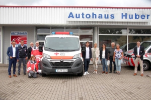 DRK Fahrzeug Übergabe beim Autohaus Huber in Oberkirch